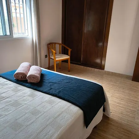 Cozy In La Marina Only 10 Minutes From The